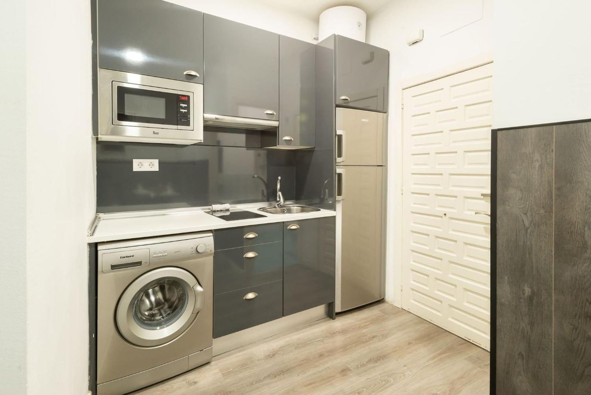 Apartamentos Day Madrid Plaza De Espana Centro Gran Via Sol Malasana المظهر الخارجي الصورة