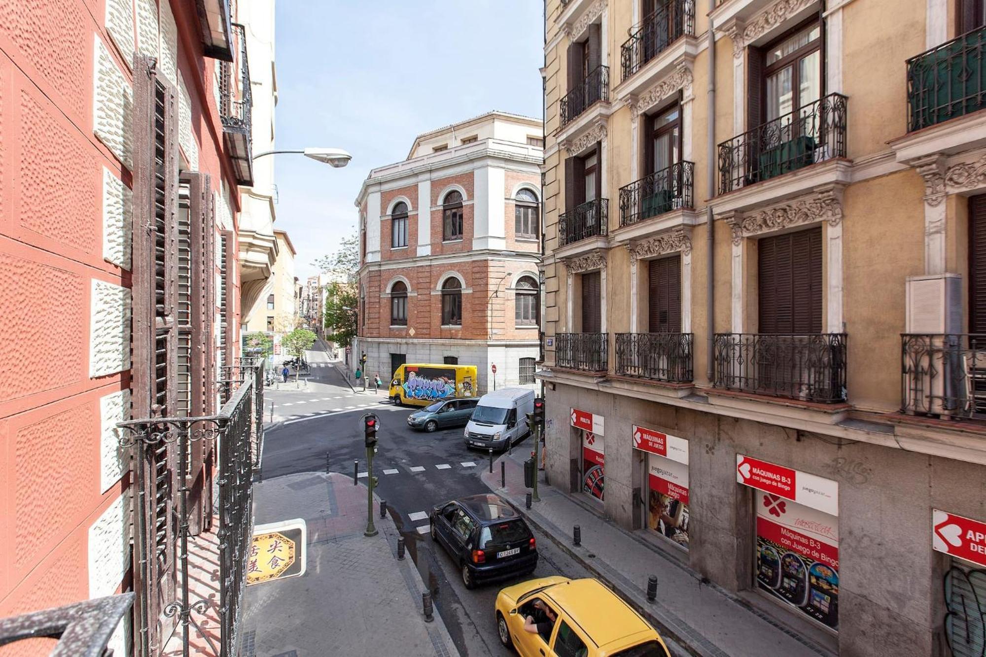Apartamentos Day Madrid Plaza De Espana Centro Gran Via Sol Malasana المظهر الخارجي الصورة
